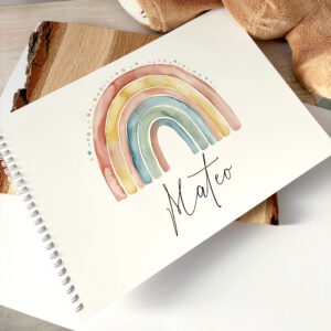 Álbum personalizado para bebé con nombre Arcoíris Acuarela